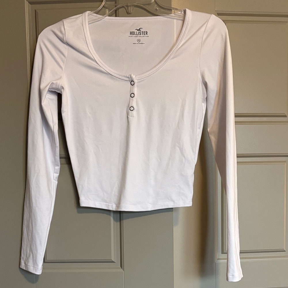 Hollister Women's Classic White Long Sleeve Tee
